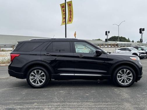 Black Metallic 2024 Ford Explorer Limited