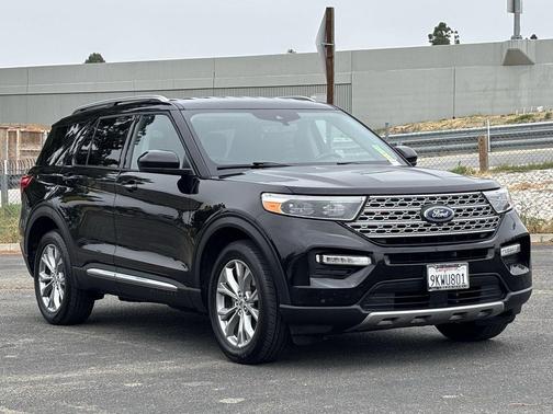 Black Metallic 2024 Ford Explorer Limited