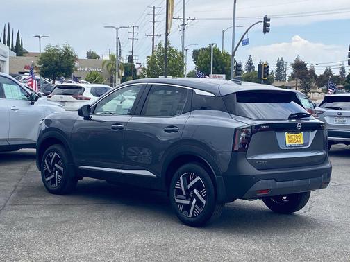 2025 Nissan Kicks SV