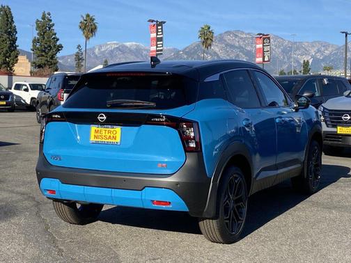 Arctic Ice 2026 Nissan Kicks SR