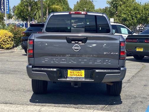 2023 Nissan Frontier SV