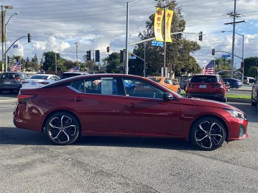 2023 Nissan Altima SR FWD