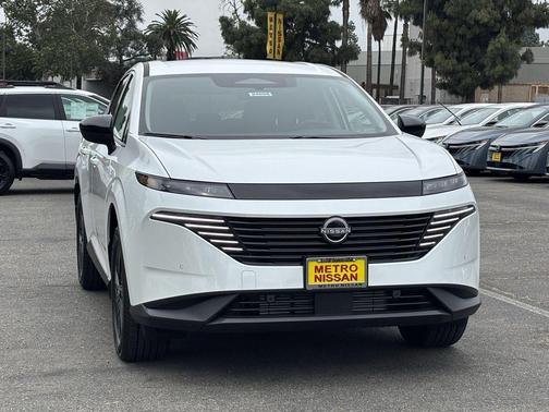 White Pearl 2026 Nissan Murano SV