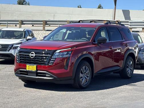 2026 Nissan Pathfinder SV