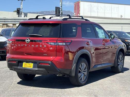 2026 Nissan Pathfinder SV