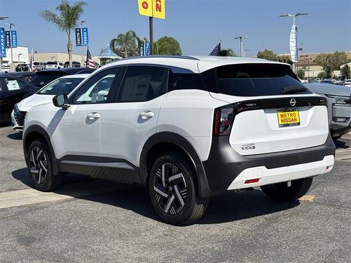 2026 Nissan Kicks SV
