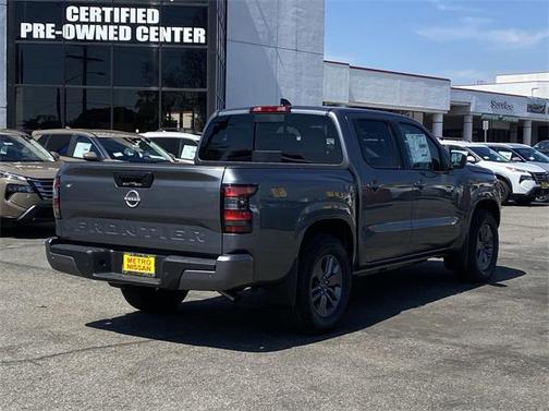 2025 Nissan Frontier SV