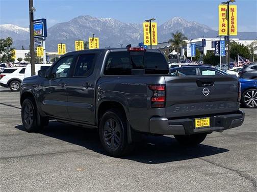 2025 Nissan Frontier SV