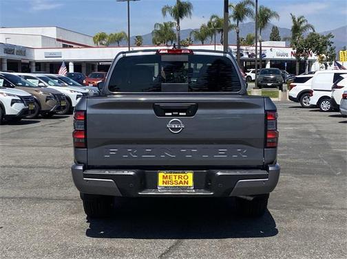 2025 Nissan Frontier SV