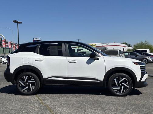 2025 Nissan Kicks SV