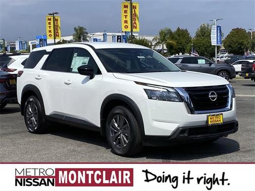 2025 Nissan Pathfinder S FWD