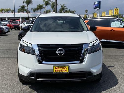 2025 Nissan Pathfinder S FWD
