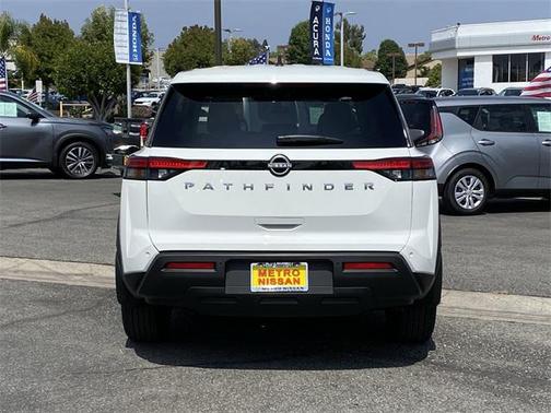 2025 Nissan Pathfinder S FWD
