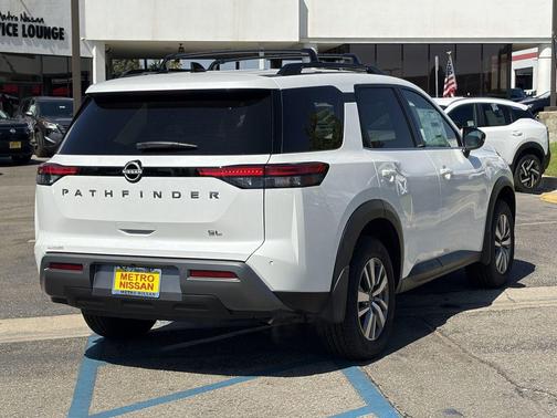 White Pearl 2026 Nissan Pathfinder SL