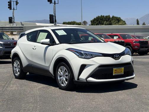 Blizzard Pearl 2020 Toyota C-HR LE