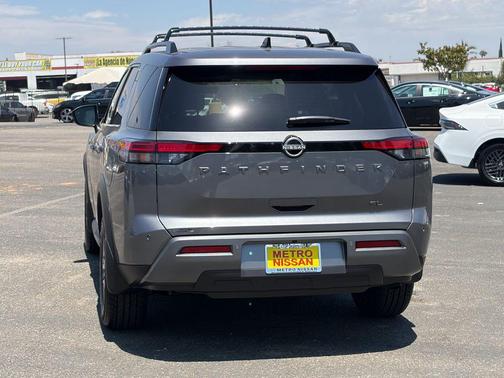 Gun Met 2026 Nissan Pathfinder SL