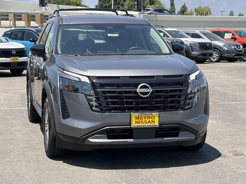 Gun Met 2026 Nissan Pathfinder SL