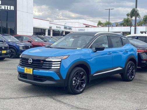 2025 Nissan Kicks SR