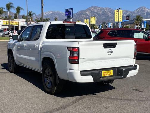 2025 Nissan Frontier SV