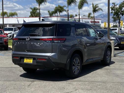 2025 Nissan Pathfinder S FWD