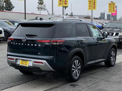 2025 Nissan Pathfinder SL FWD