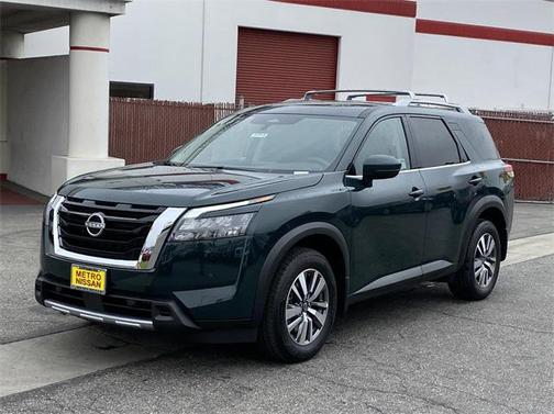 2025 Nissan Pathfinder SL FWD