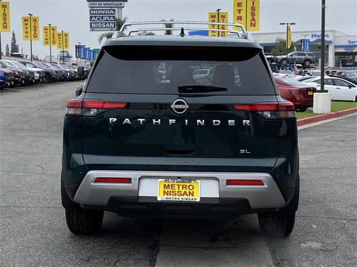 2025 Nissan Pathfinder SL FWD