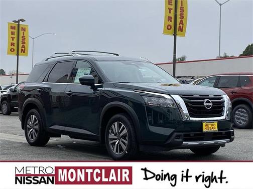 2025 Nissan Pathfinder SL FWD