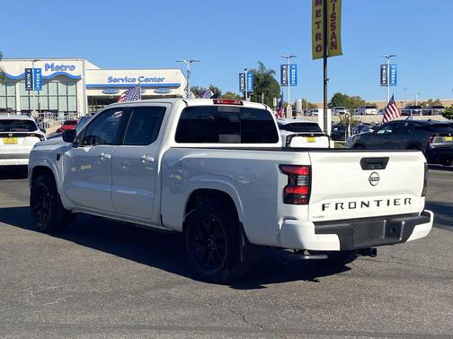 2026 Nissan Frontier SV
