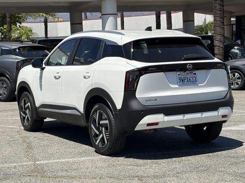 Aspen White Tricoat 2026 Nissan Kicks SV