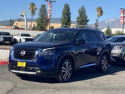 2025 Nissan Pathfinder Platinum FWD