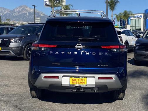 2025 Nissan Pathfinder Platinum FWD