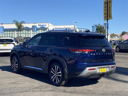 2025 Nissan Pathfinder Platinum FWD