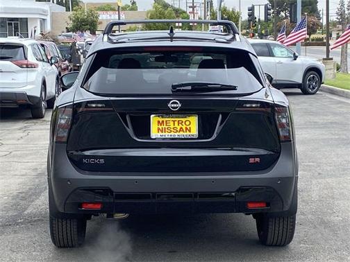 2025 Nissan Kicks SR