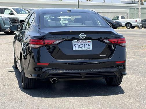 Super Black 2022 Nissan Sentra SR