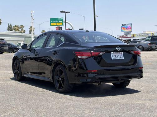 Super Black 2022 Nissan Sentra SR