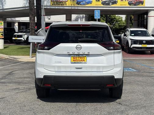 2026 Nissan Rogue SV