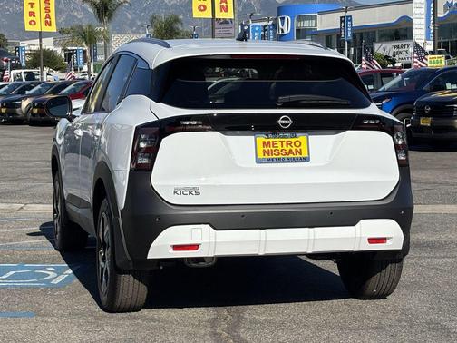 2026 Nissan Kicks SV