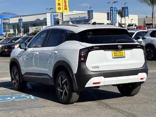 2026 Nissan Kicks SV