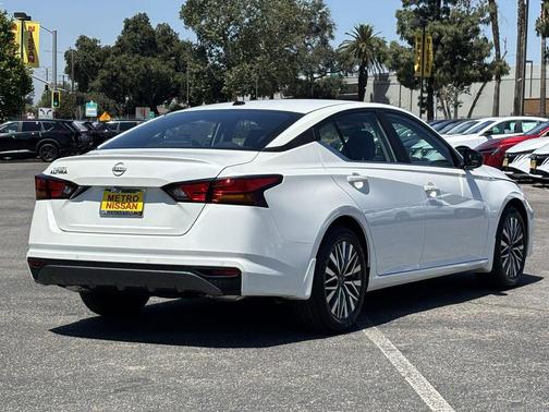 Pearl White 2026 Nissan Altima 2.5 SV