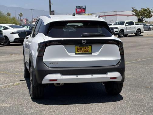 Fresh Powder 2026 Nissan Kicks SV