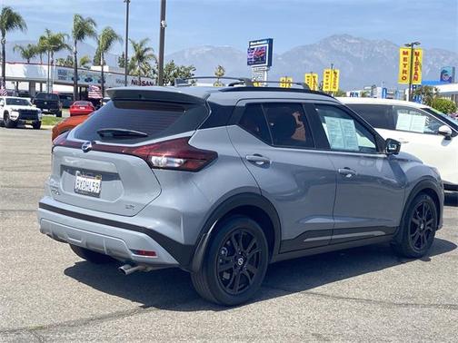 2021 Nissan Kicks SR