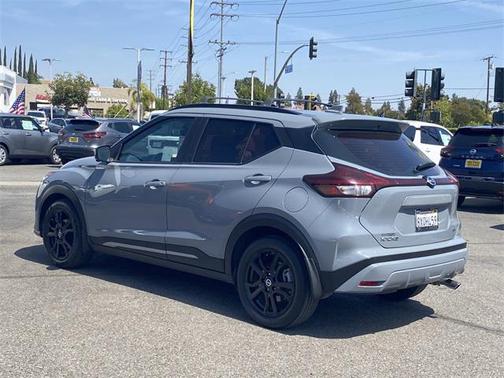 2021 Nissan Kicks SR