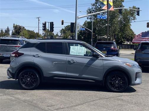 2021 Nissan Kicks SR