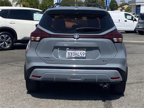 2021 Nissan Kicks SR
