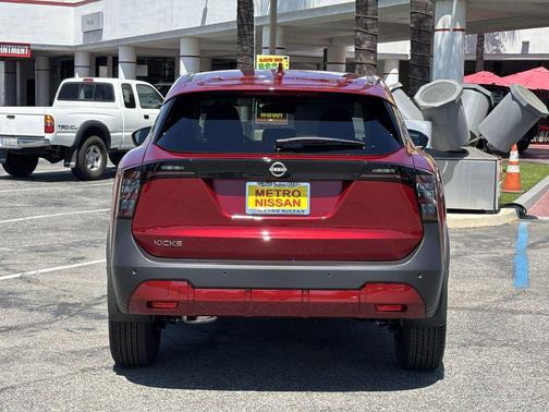 2025 Nissan Kicks SV