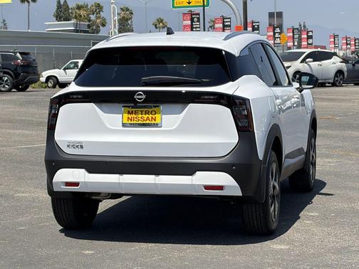 Fresh Powder 2026 Nissan Kicks SV