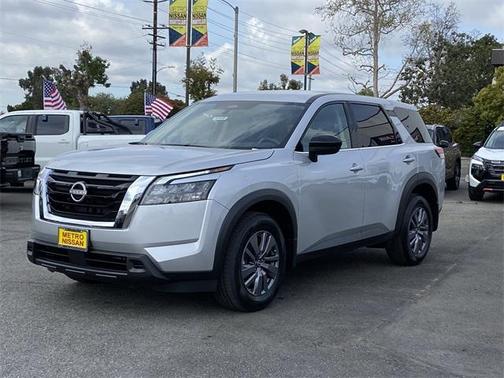 2025 Nissan Pathfinder S FWD