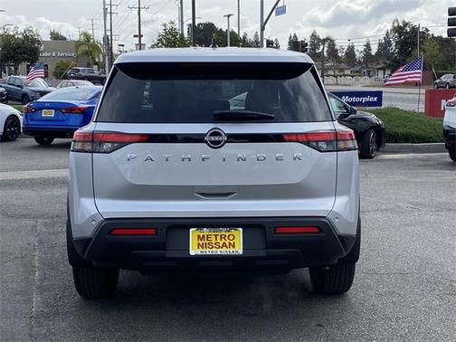 2025 Nissan Pathfinder S FWD