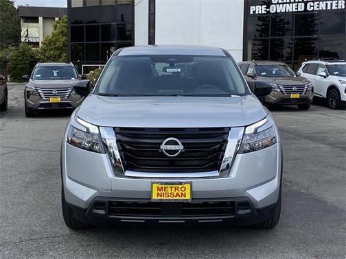2025 Nissan Pathfinder S FWD